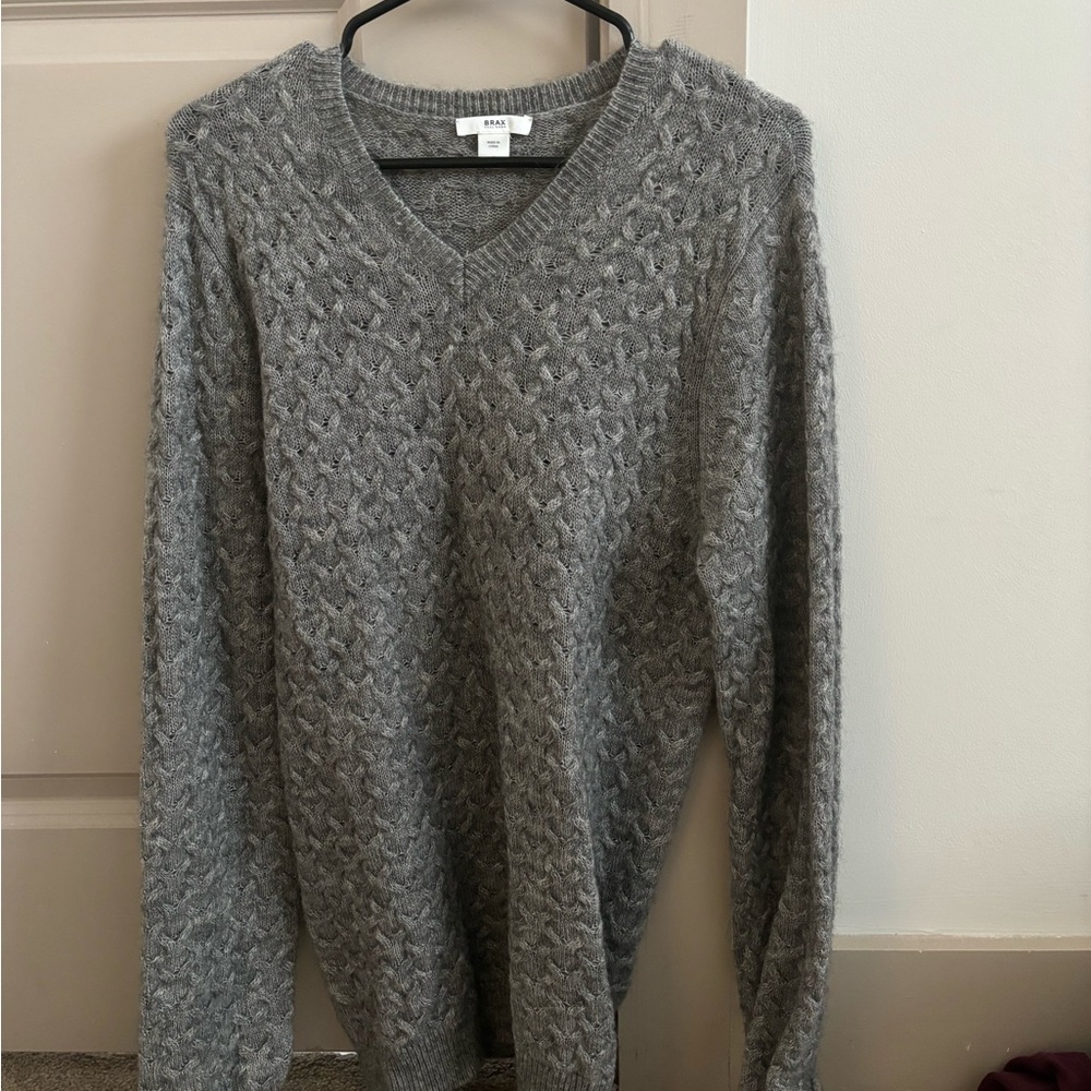 Brax Cashmere grey sweater size large, worn once.